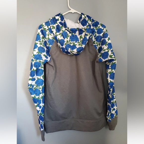 EMPYRE PULLOVER HOODIE Gray Block BLUE ROSES Skater Emo EXCELLENT CONDITION Med - Picture 2 of 5